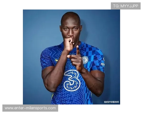 卢卡库护球回做:制造关键一击,比利时前场协同完美